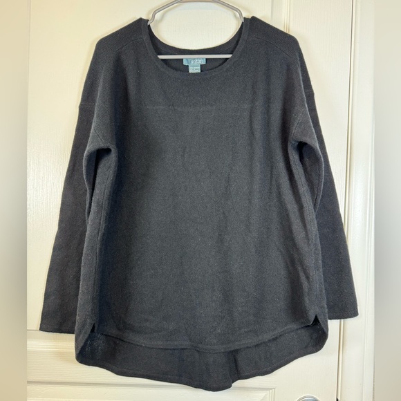 Griffen Cashmere Black Rounded Hem Crewneck Sweater Size Med EUC #5831 - Picture 1 of 6